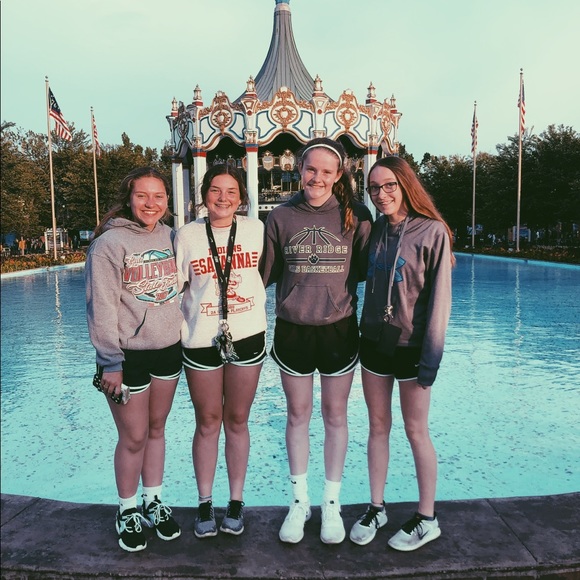 Meet your Posher, Lauren - Picture 1 of 1